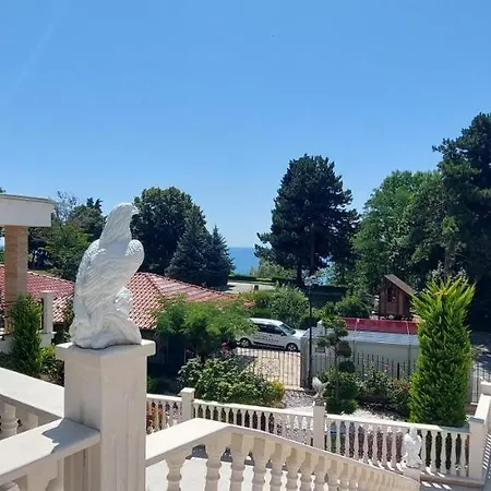 Апартамент Valencia Gardens & Studio, Несебър